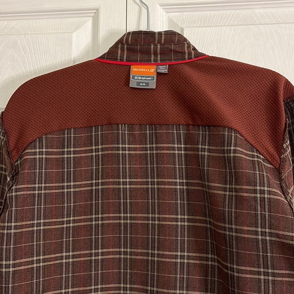 Merrell Long Sleeves Plaid Opti-Wick Button Up shirt size M - Picture 10 of 11